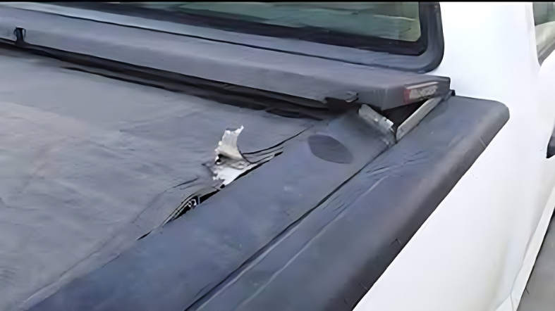 Signs of a Damaged or Loose Rubber Seal on a Tonneau Cover