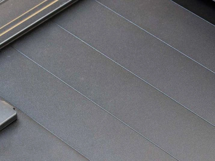 RealTruck RetraxPRO MX Manual Retractable Tonneau Cover Review 2 Aluminum Build and Matte Finish