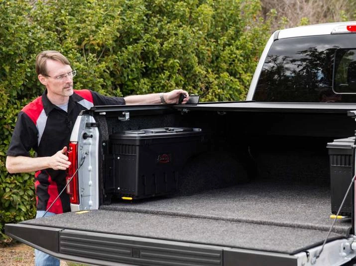 RealTruck RetraxPRO MX Manual Retractable Tonneau Cover Review 3 Ball Bearing Operation