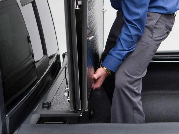 RealTruck UnderCover Flex Hard Folding Tonneau Cover Review 4 Easily Removable