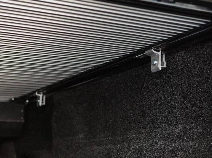 Pace Edwards Switchblade Manual Retractable Tonneau Cover Review 1 Easy Installation & Removal