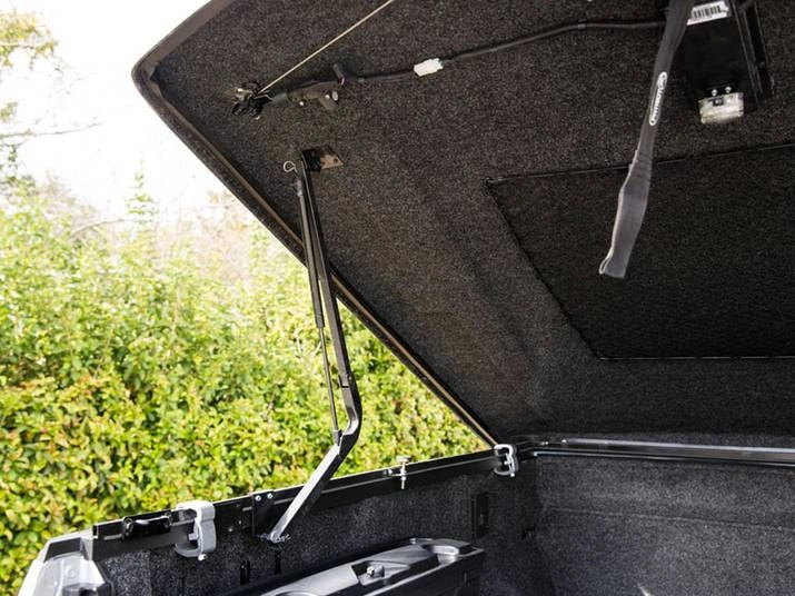 Patriot Eagle SE One Piece Tonneau Cover Review 4 HINGE SYSTEM