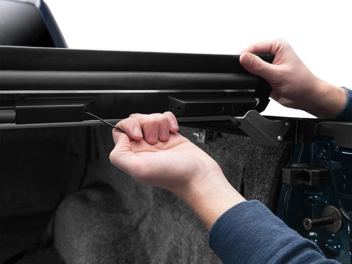 RealTruck BAK Revolver X2 Hard Roll-Up Tonneau Cover Review 4 One-Handed Operation