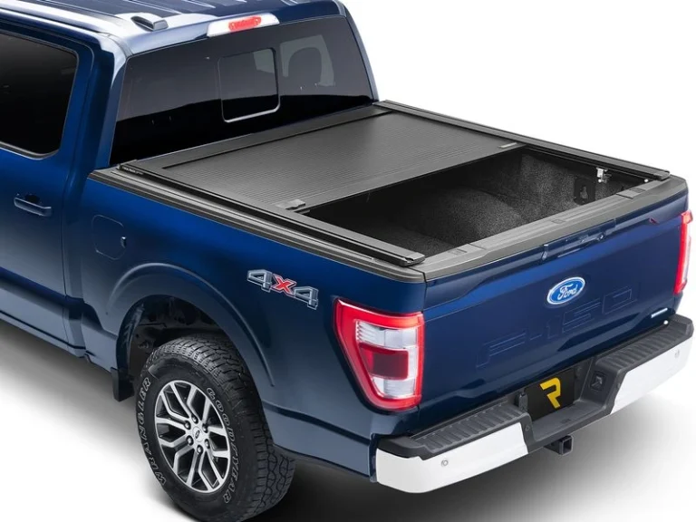 RealTruck RetraxONE XR Manual Retractable Tonneau Cover w/ T-Slot Rails