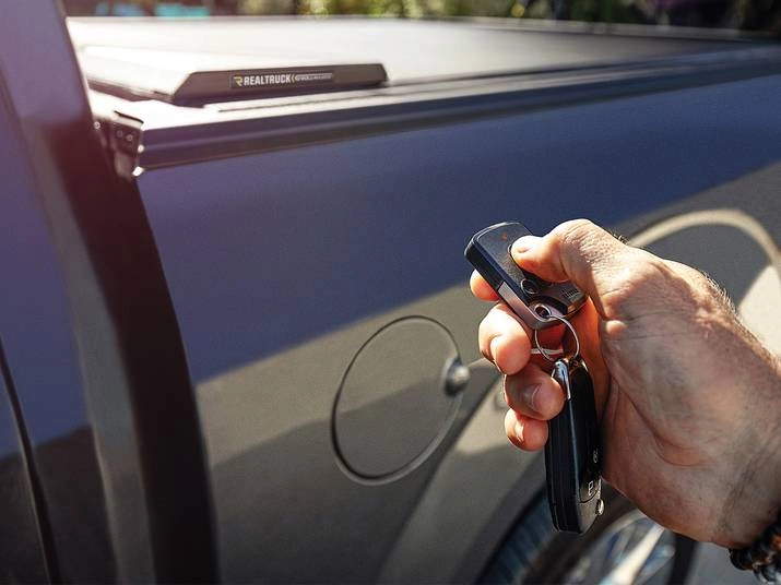 RealTruck Roll-N-Lock E-Series Electric Retractable Tonneau Cover Review 3 Remote Operation