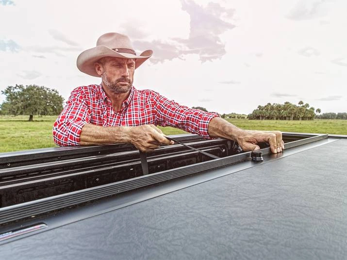 RealTruck Roll-N-Lock M-Series Manual Retractable Tonneau Cover Review 3 Retractable Operation