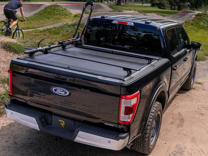 RealTruck Roll-N-Lock M-Series XT Manual Retractable Tonneau Cover w/ T-Slot Rails Review 1 Sleek Clean Appearance