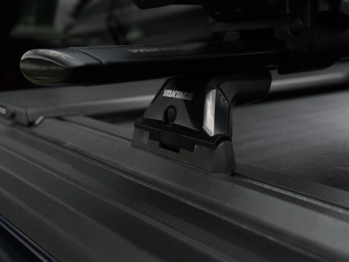RealTruck Roll-N-Lock M-Series XT Manual Retractable Tonneau Cover w/ T-Slot Rails Review 2 Versatile Design