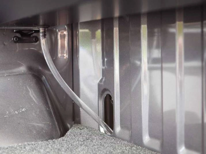 RealTruck RetraxPRO MX Manual Retractable Tonneau Cover Review 5 Water Drainage System