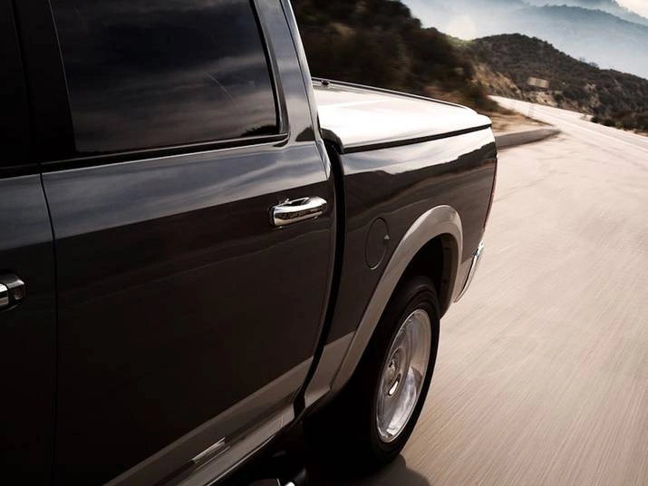 RealTruck UnderCover LUX One Piece Tonneau Cover Review 6 Weather Tight